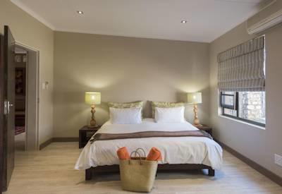 Luxury bush bedrooms and honeymoon suite