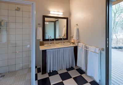 En-suite facilities at Onguma Forest