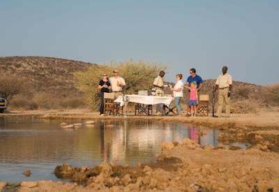 Safarihoek lunch and view black and white rhino