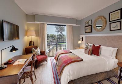 Standard rooms with en-suite bathroom and luggage storage
