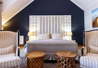 Luxury rooms with arm chairs and free wifi