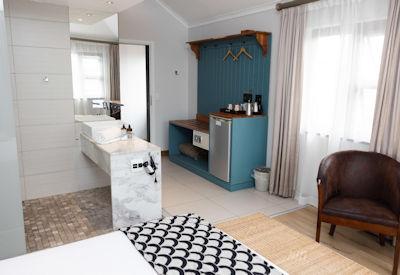 Family suites with en-suite bathroom