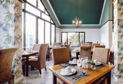 Tranquil dining area just off the main lounge area