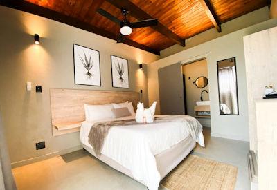 Single room with private bathrooms