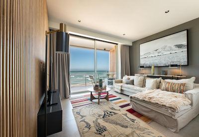 En-suite bedrooms with walk in showers