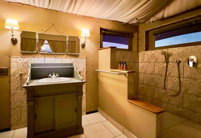 En-suite bathrooms with hot water shower
