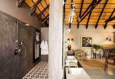 Large en-suite bathroom factilities