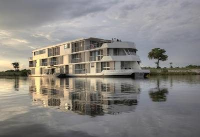 Zambezi Queen Houseboat