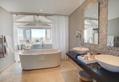 Luxurious and romantic en-suite bathrooms