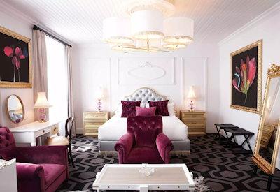 Deluxe suites with en-suite bathrooms
