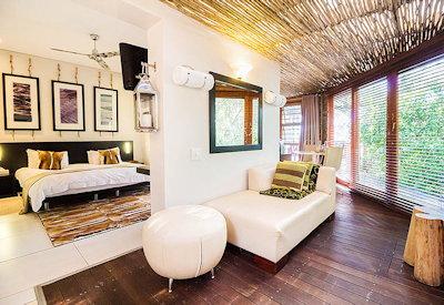 En-suite rooms with elegant antique furnishings