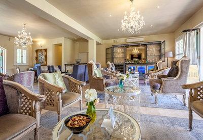Lounge with neaby fitness center