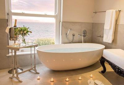 Bathtubs with the best views in Hermanus