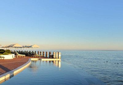 Infinity pool with free wifi
