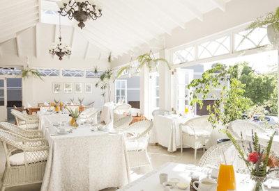 Bar, lounge and dining room