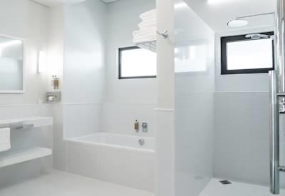 Elegantly decorated en-suite bathrooms