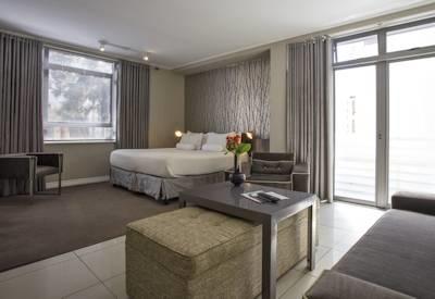 Catering specifically for business or leisure travelers alike