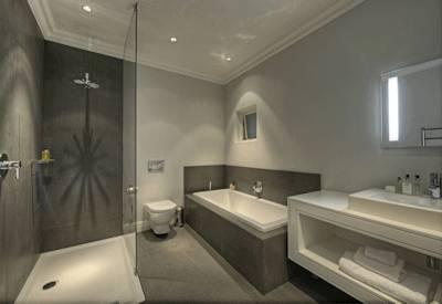 The en suite bathrooms with chic surroundings
