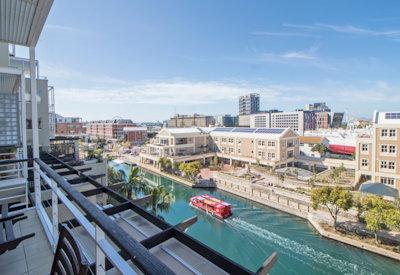 Views of Cape Town's iconic V&A Waterfront