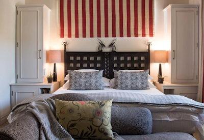 Room amenities include beds and en-suite bathrooms