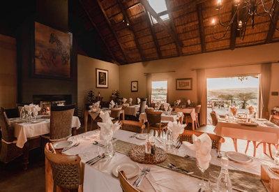 The indoor dining area at Hlosi