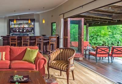 Lounge, small library and bar area