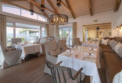 Swimming pool with views of the Shamwari Game Reserve