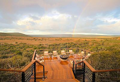Shamwari viewing deck with firepit