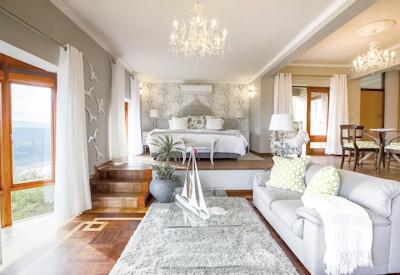 Large bay windows overlooking the Garden Route