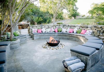 Outdoor lounge and firepit area