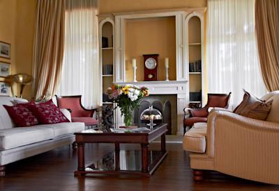 Main lounge area with free wifi