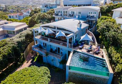 The swimming pool at Periwinkle Guest Lodge
