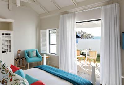 Luxurious sea view suites