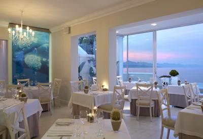 The restaurant overlooking Plettenberg Bay