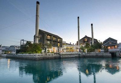 4-star hotel on Thesen Islands banks