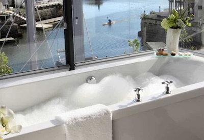 En-suite bathrooms with private views