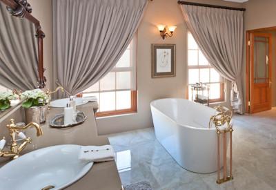 Free standing bathtubs in a priavte bathroom