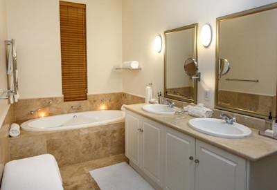 Large en-suite bathrooms
