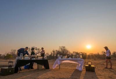 Walking safaris on foot in the Klaserie