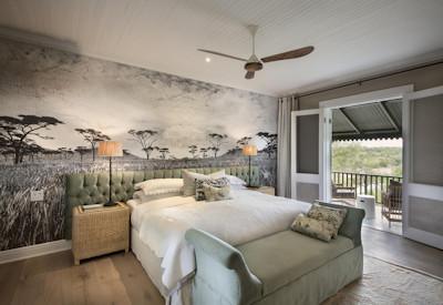Large safari cottages with views