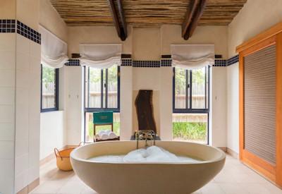 Guest bathrooms with beatiful free standing bath tubs