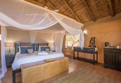 The safari camp overlooks the Makhutsi River