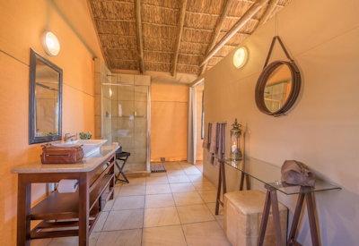 Beautifully appointed en-suite bathrooms