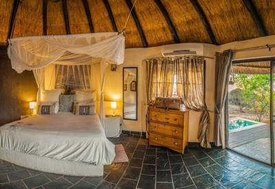 Luxury en-suite thatched safari suites