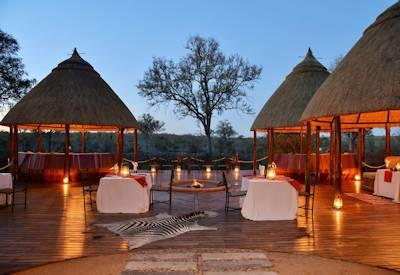 Outdoor dining at Hoyo Hoyo Tsonga
