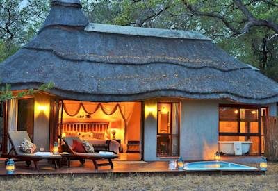 Classic thatched safari suite