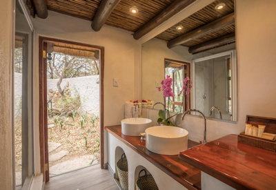 Bueatifully appointed en-suite bathrooms