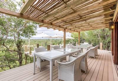 Dining deck surrounded by the Sabi Sand Game Reserve