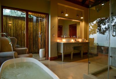 Large en-suite bathrooms