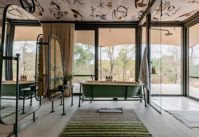 Bath tub and outdoor shower